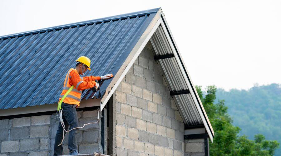 Professional residential roofers in Des Moines, IA